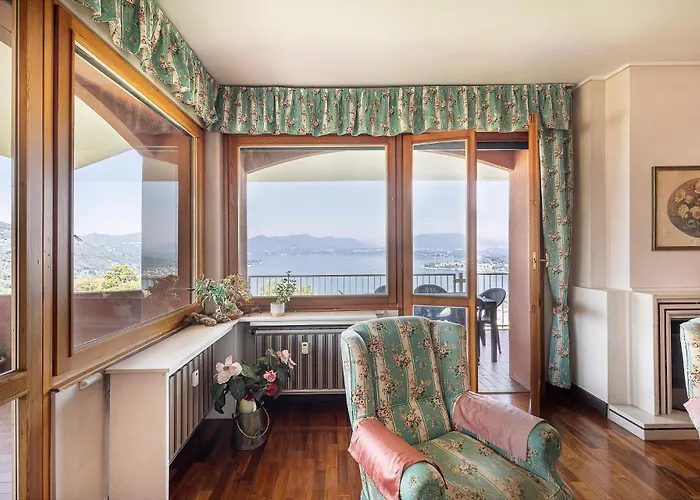 Appartement Arona Vista Panoramica Dagnente